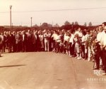 Uroczystość odsłonięcia tablicy ku czci pomordowanych w Rożnowicach /cmentarz parafialny 1989r./