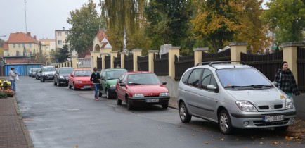 Samochodem lub komunikacją – zobacz jak poruszać się 1 listopada!