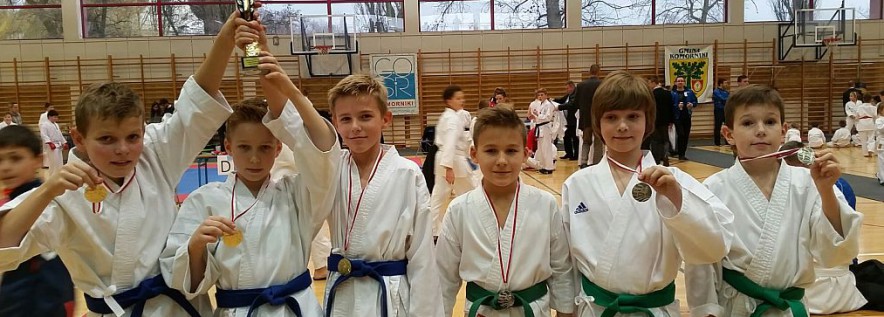 Grad medali Obornickiego Klubu Karate SHOTOKAN