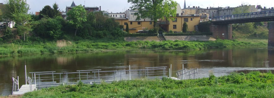 Modułowy pomost pływający na obornickiej Marinie