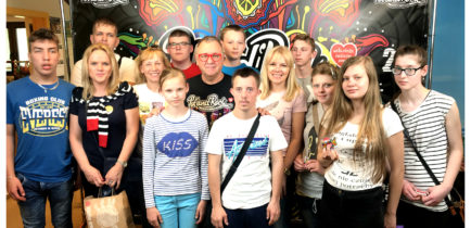 Uczniowie z Kowanówka z wizytą u Jurka Owsiaka