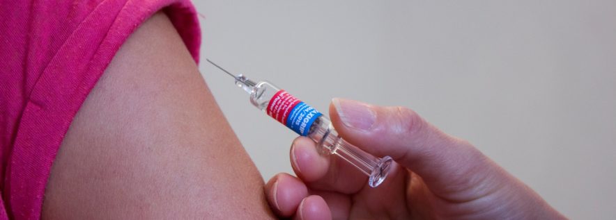 Uwaga Seniorzy! Ruszają zapisy na szczepienia przeciwko grypie