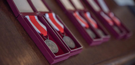 Rodzice wojskowych uhonorowani medalami