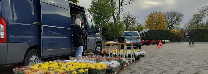 Odwiedzasz groby bliskich? Kwiaty kupisz przy cmentarzu