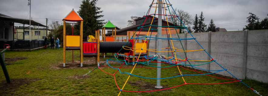 Doposażono plac zabaw w Kowanówku