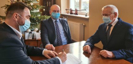 Umowa na budowę drogi przeciwpożarowej podpisana