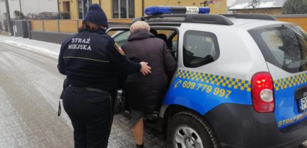 Straż Miejska pomaga Seniorom w dotarciu do punktów szczepień