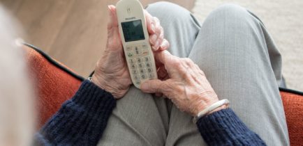 Seniorze! Masz problem z dotarciem do punktu szczepień? Zadzwoń!