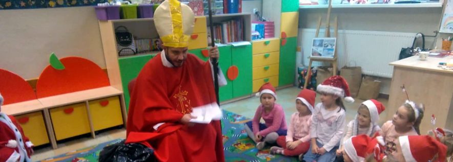 Ksiądz Łukasz wolontariusz z sercem