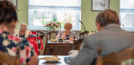 Jak usprawnić opiekę nad seniorami