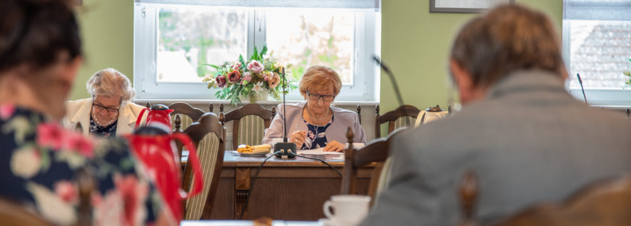 Jak usprawnić opiekę nad seniorami
