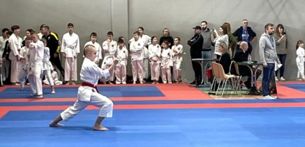 Dwa medale z ogólnopolskiego turnieju karate