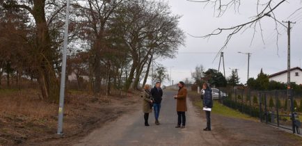 W kolejnych wsiach pojawiło się nowe oświetlenie uliczne