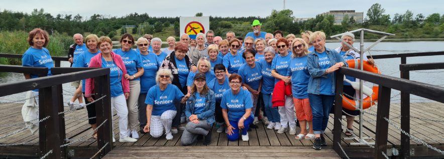Seniorzy aktywny sezon wakacyjny zakończyli na Żwirkach