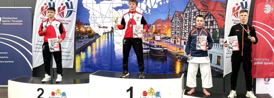 Oborniccy karatecy z medalami z międzynarodowego turnieju