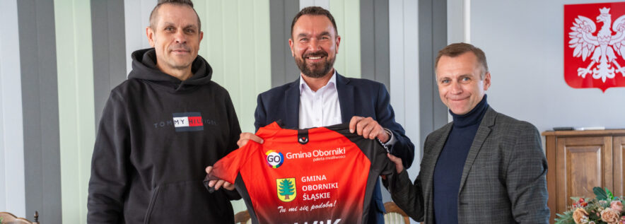 Oborniccy kolarze w wyjątkowej misji – 180 km dla uczczenia 80-lecia Obornik Śląskich