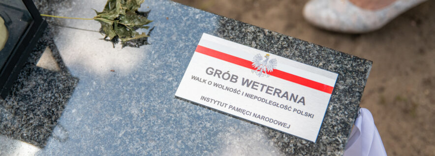 W hołdzie przodkom – tabliczka IPN na grobie Walentego Chudego