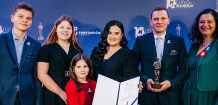 Aktualności - Nauczyciel z Rożnowa z prestiżową nagrodą BohaterON