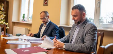 Aktualności - Podpisano umowy na zimowe utrzymanie dróg oraz utrzymanie czystości w Gminie Oborniki