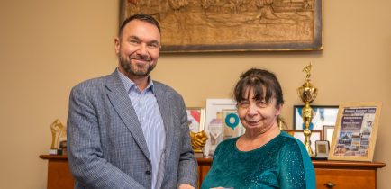 Aktualności - Nowoczesne boisko i bieżnia w Rożnowie coraz bliżej