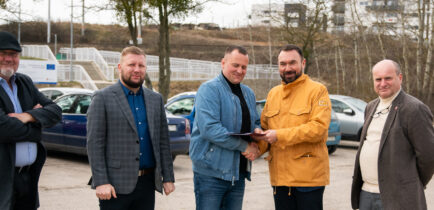 Aktualności - W Bogdanowie powstaje nowoczesny węzeł przesiadkowy – podpisano umowę