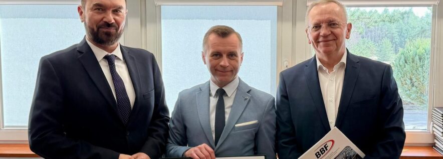 Podpisanie pierwszej umowy w r