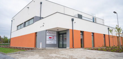 Aktualności - To już ponad 11 milionów złotych dla sportu w gminie Oborniki! W Chrustowie otwarto nowoczesną halę sportową