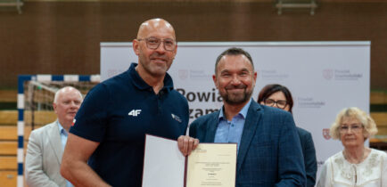 Aktualności - Kolejne ministerialne wsparcie dla Gminy Oborniki. Prawie 193 tys. zł na modernizację zaplecza sportowego w Rożnowie