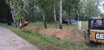 Aktualności - Harcówka w Kowanówku zyska kanalizację. Burmistrz realizuje kolejny etap modernizacji stanicy