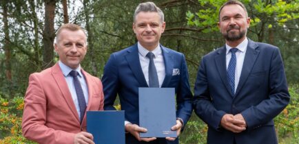 Aktualności - Dwie umowy dla PWiK Oborniki. Edukacja ekologiczna i nowa tężnia przy CRO