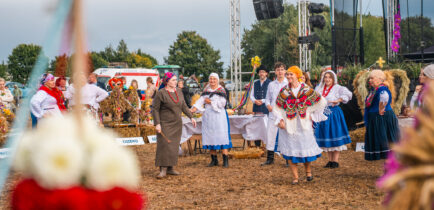 Aktualności - Burza nie przeszkodziła w świętowaniu. Dożynki Gminne w Uścikowie za nami!